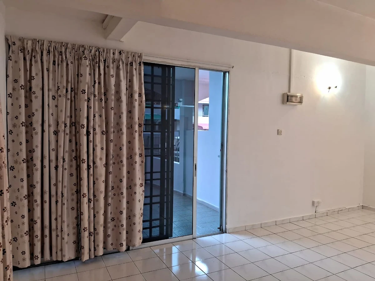 End-lot Townhouse 3/6