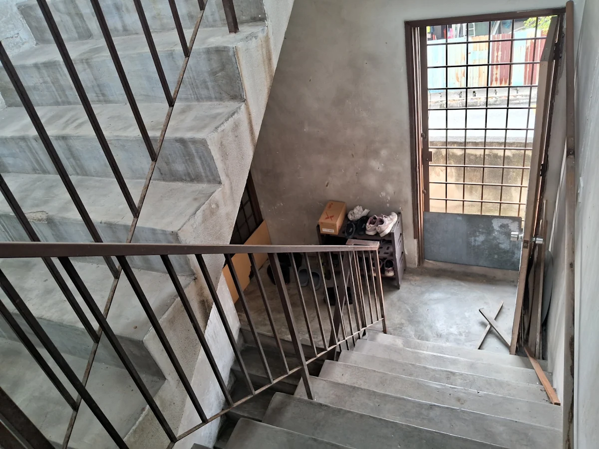 2-storey House with Rooftop 6/9