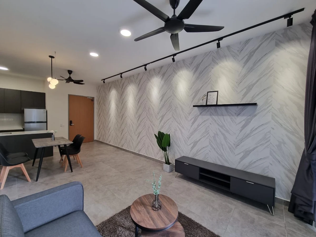 Millerz Square Condo 5/12