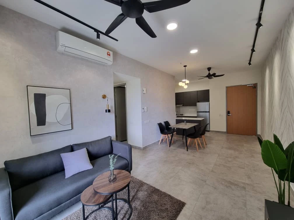 Millerz Square Condo 7/12