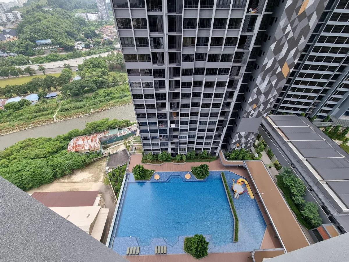 Millerz Square Condo 8/12