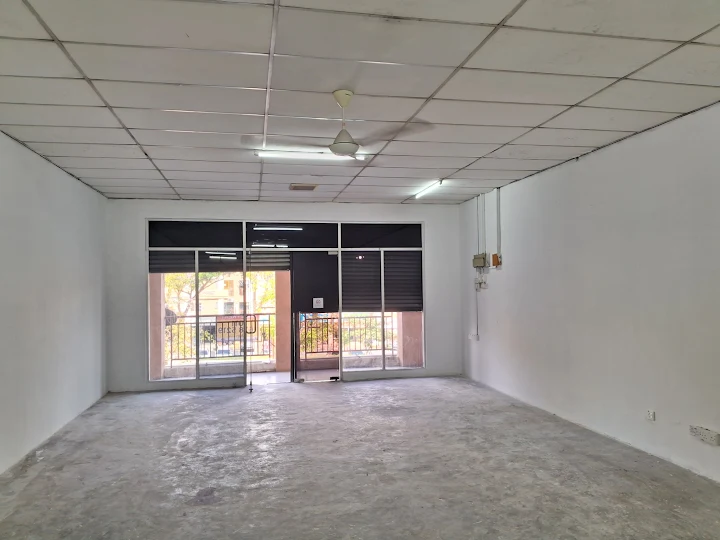 Shop / Office Lot